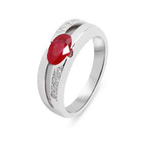 Bague Or Blanc 750 Rubis Ovale 7x5mm et diamants. Bague sertie d&#39;un Rubis ovale de 7x5 mm (0.9 carat) qualité AAA. Pav...