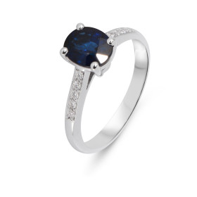  Bague Or Blanc 750 Saphir AAA Bleu Royal Ovale 7.3x6mm Diamant Saphir Madagascar ovale 1.43 carat 10 Diamants 1,2mm pour ...