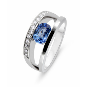  Bague Or Blanc 750 Saphir Ceylan Saphir Ceylan Ovale mesurant 7.5x5.5mm ( 1,50 carat) Serti demi clos 12 Diamants 1,4mm d...