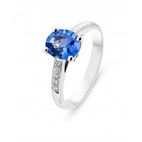  Bague Or Blanc 750 sertie d un Saphir Ceylan Saphir Ceylan ovale 7.5x5.8mm (1,6 carat) Qualité Saphir : AAA 10 Diamants 1...