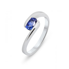  Bague Or Blanc 750 sertie d un Saphir Ceylan ovale 6x4mm (0,6 carat) Serti demi cos Corps croisé 