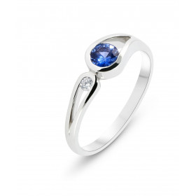 Bague Or Blanc 750 sertie d un Saphir Ceylan rond 4.4mm d un diamant rond 2,1mm Serti demi clos Poids Diamant : 0,045 car...