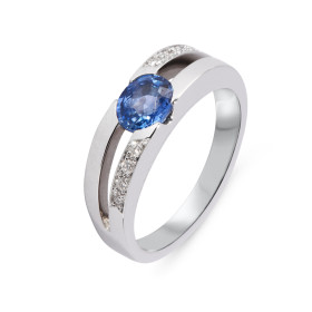 Bague Or Blanc 750 sertie d un Saphir Ceylan Ovale 6x5mm 8 diamants Poids saphir : 0.7 carat Poids total diamant : 0.085 ...