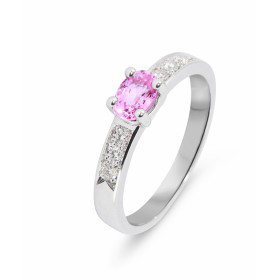 Bague en Or Blanc 750 sertie d&#39;un Saphir Rose Ovale de 6x4mm et de 6 diamants de 1.8mm. Poids Saphir : 0.55 carat. Poi...