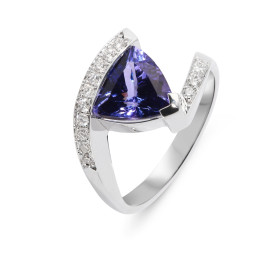  Bague Or Blanc 750 (18 carats) Tanzanite Trillion 8.5mm coté (2.2 carats) Qualité Tanzanite: AAA 15 diamants 1,4mm diamèt...