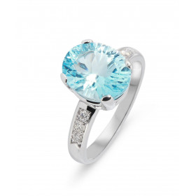 Bague en Or Blanc 750 sertie d&#39;une Topaze Bleue Ovale de 11x9mm et de 6 diamants de 1.7mm. Poids Topaze : 4.2 carats. ...