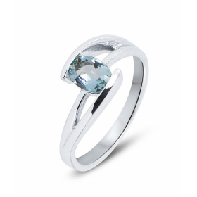  Bague Or Blanc sertie d une Aigue Marine ovale 7x5mm (0,65 carat) Largeur monture (vue dessus) : 8,2mm Sertissage demi clos 