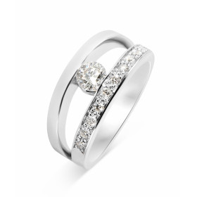 Bague en Or Blanc sertie d&#39;un Diamant de 0,36 carat (4,4mm de diamètre - Couleur H - Pureté i1) et de 10 diamants de 1...