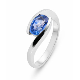  Bague Or Blanc sertie d un Saphir Ceylan 8x6mm (1,55 carat) largeur monture (vue dessus) : 7,5mm Monture solitaire croisé 