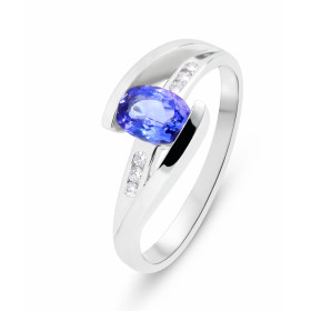 Bague en Or Blanc sertie d&#39;une Tanzanite ovale de 7x5mm (1 carat) et de 6 diamants de 1,3mm de diamètre pour un poids ...