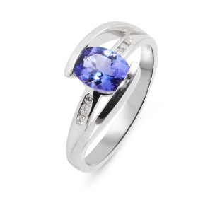 Bague en Or Blanc sertie d'une Tanzanite ovale de 8 x 6 mm (1.2 carat) et de 6 diamants de 1,3mm pour un poids total de 0,...