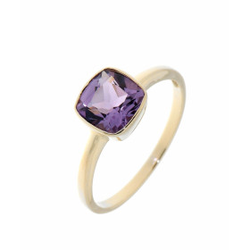 Bague Améthyste Or Jaune 375 La pierre centrale est une Améthyste taille coussin 7x7mm Elle est maintenue sur cette montur...