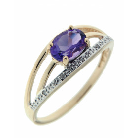 Bague Or jaune 375 sertie d une améthyste ovale 7x5mm 5 diamants Largeur bague (sur doigt, vue dessus) : 7,1mm Poids Diama...