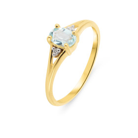 Bague Or Jaune 375 Topaze bleue traitée Ovale 6x4mm diamant Cette bague est composée : 1 Topaze bleue traitée Ovale 0.5 ca...