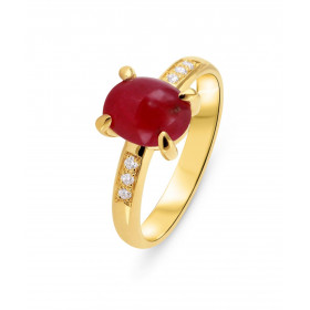 Bague Or Jaune 750 Rubis Cabochon et diamants. Rubis ovale taille cabochon de 9x7mm (2.6 carats) serti à griffes. 6 Diaman...