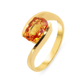 Bague en Or Jaune 750 sertie d&#39;un Saphir Orange AAA Ovale de 9x7mm. Poids saphir : 2.2 carats. Serti demi clos