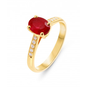 Bague Or Jaune 750 Solitaire Rubis et Diamant. Cette bague est sertie d&#39;un Rubis Ovale de 8x6mm (2 carats) et de 10 di...