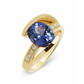 Bague en Or Jaune 750 sertie d&#39;une Tanzanite ovale de 10x7mm (2.6 carats) et de 8 diamants de 1,5mm. Serti demi clos. ...