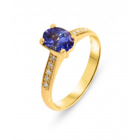 Bague en Or Jaune 750 sertie d&#39;une Tanzanite ovale de 7x5mm et de diamants. Entourrage composé de 10 diamants de 1.2mm...