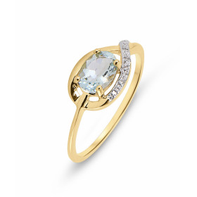  Bague Or jaune 375 sertie d une aigue marine ovale 7x5mm 4 diamants Largeur bague (sur doigt, vue dessus) : 8,2mm Poids D...