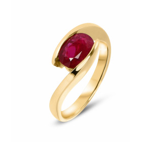 Bague Rubis Or Jaune. Cette bague est sertie d&#39;un rubis ovale 8x6mm. La largeur de la monture sur doigt et vue de dess...