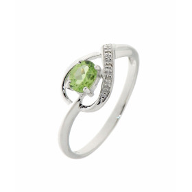 Bague Péridot Diamant Or Blanc 375 Cette bague Or 375 est surmontée d un Péridot serti par 4 griffes Cette pierre est tail...
