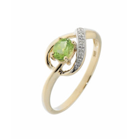 Bague Péridot et Diamant en Or Jaune 375. Cette bague en Or 375 est surmontée d'un péridot serti par 4 griffes. Cette pier...