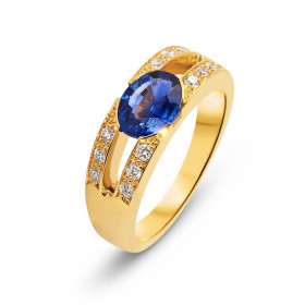  Bague Or Jaune sertie d un Saphir ovale 8x6 mm 12 diamants 1.5mm Largeur monture (vue dessus) : 6,6mm Poids Diamant : 0,1...