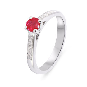  Bague Solitaire Rubis Diamant Or blanc 750 Cette bague est sertie d un rubis rond 4,2mm diamètre (0,36 carat) 10 diamants...