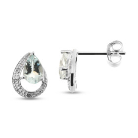 Boucles d oreilles Or Blanc 375 serties deux Aigues marines diamants Les Aigues Marines sont taillées poire mesurent 6x4mm...