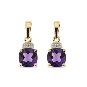 Boucles d oreilles pendantes Améthyste Diamant Or 375 2tons les Améthystes sont taillées coussin mesurent 6x6mm Un petit d...