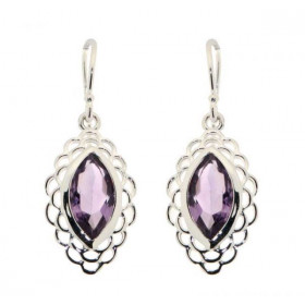 Boucles d'oreilles Pendantes en Argent et Améthyste. Ces boucles d'oreilles sont serties de pierres taillées en marquise. ...