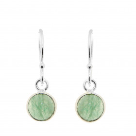 Boucles d'oreilles Pendantes en Argent et Aventurine. Ces boucles d'oreilles sont serties de pierres rondes taillées en ca...