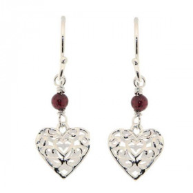 Boucles d'oreilles Pendantes en Argent et Grenat. Ces boucles d'oreilles sont composées d'un coeur ajouré en argent et de ...