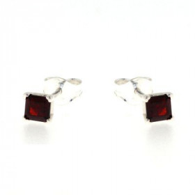 Boucles d'oreilles Argent 925 Grenat serties de pierres carrées de 4x4mm. 