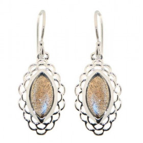 Boucles d'oreilles Pendantes en Argent et Labradorite. Ces boucles d'oreilles sont serties de pierres taillées en marquise...