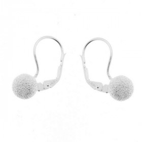 Boucles d'oreilles pendantes en Argent 925. Boules rondes martelées de 8mm de diamètre. Longueur : 20mm. 