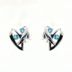 Boucles d oreilles Argent 925 Topaze Bleue Dimensions du motif : 11 x 8 mm Diamètre des pierres : 1.5 2 mm 