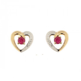 Boucles d'oreilles Coeur en Or Jaune 750 et Rubis. Ces boucles d'oreilles sont serties de pierres de 2,5mm de diamètre. La...