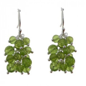 Boucles d oreilles pendantes forme grappes petites pierres rondes Les pierres varieté Péridot sont taillées petites boules...