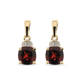 Boucles d oreilles pendantes Grenat Diamant Or Blanc 375 Les Grenats sont taillés coussin mesurent 6x6mm Un petit diamant ...