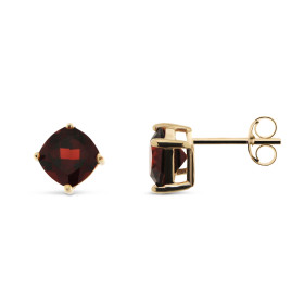 Boucles d oreilles Grenat Or Jaune 375 Les Grenats sont maintenues par 4 griffes Ces boucles sont serties pierres taillées...