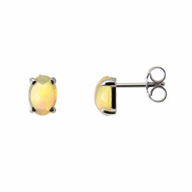  Boucles d oreilles Or Blanc serties d opales ovales Chaque pierre mesure 7x5mm pèse 0,5 carat Elles sont maintenues sur c...