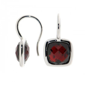 Boucles d oreilles pendantes Grenat Or Blanc 750 Ces somptueux grenats taille coussin mesurent 8x8mm Ils sont maintenus su...