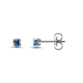  Boucles d oreilles Or Blanc serties saphirs Ceylan Ces Saphirs ronds mesurent 3.5mm diamètre Le poids total des saphirs e...