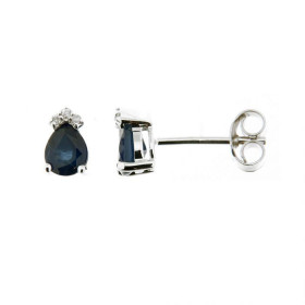Boucles d oreilles Or Blanc 750 serties saphirs poires 5x4mm Serti à griffes + cornieres 3 Diamants sont sertis sur le hau...