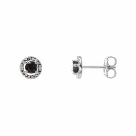 Boucles d oreilles Or Blanc 750/1000 composées d un Saphir 3x3mm entourée diamants Dimensions boucle : 6mm diamètre Systèm...