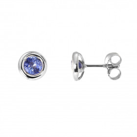 Boucles d&#39;oreilles en or blanc 750 serties de saphirs AAA ronds de 3.9mm (0,28 carat / pièce). Serti à copeaux sur mon...