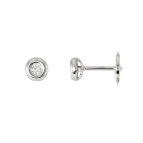 Boucles d&#39;oreilles en Or Blanc serties de deux Diamants ronds de 2.2mm de diamètre (2 x 0,05carat). Les diamants sont ...