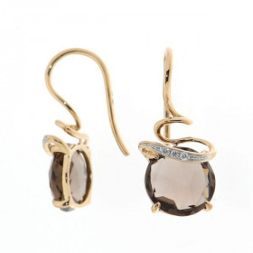 Boucles d'oreilles pendantes Quartz Fumé et Diamant en Or Jaune 750. Ces magnifiques pierres taillées en rose mesurent 8mm...